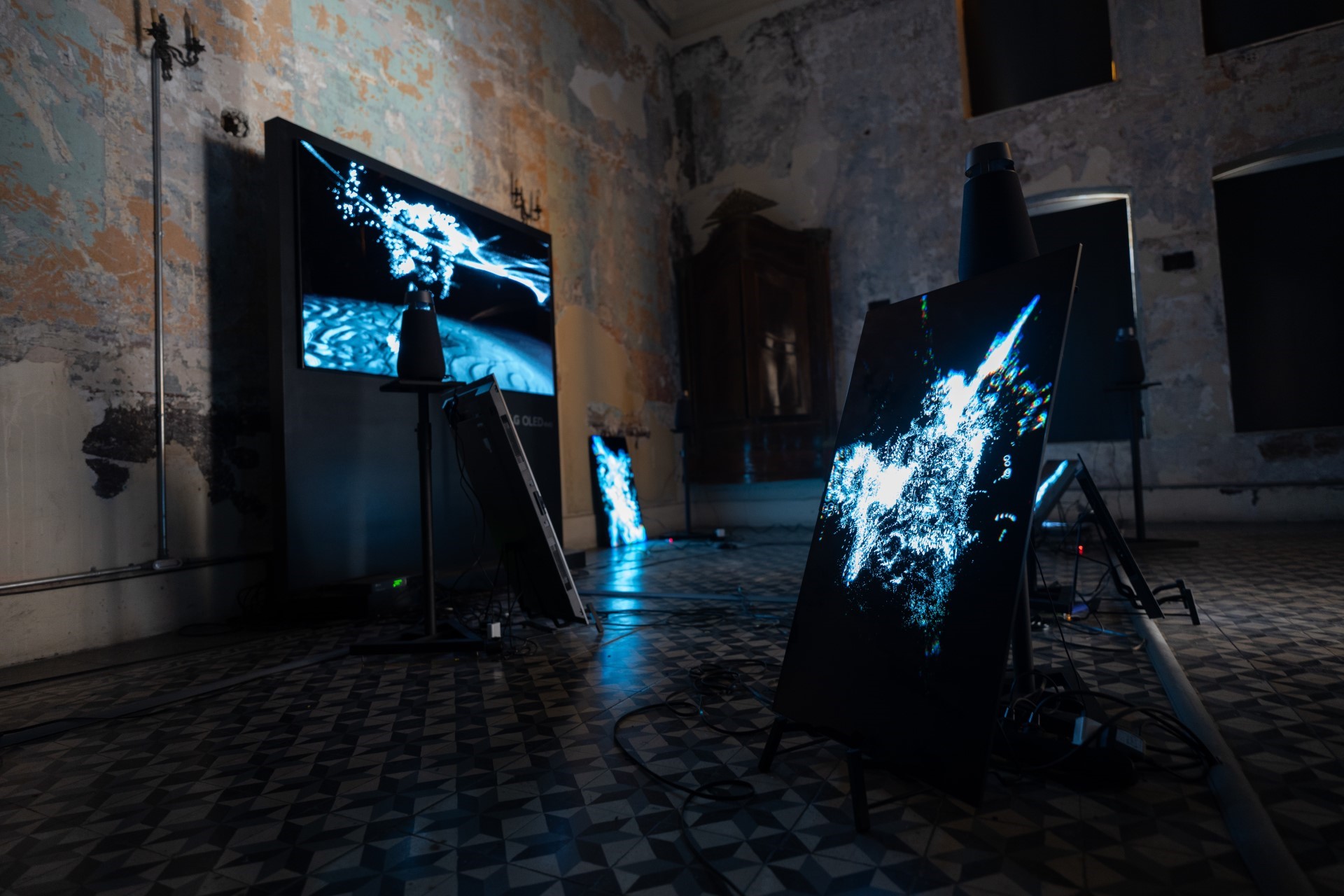 From installation from Benküre Planet with screens in Zülfaris building