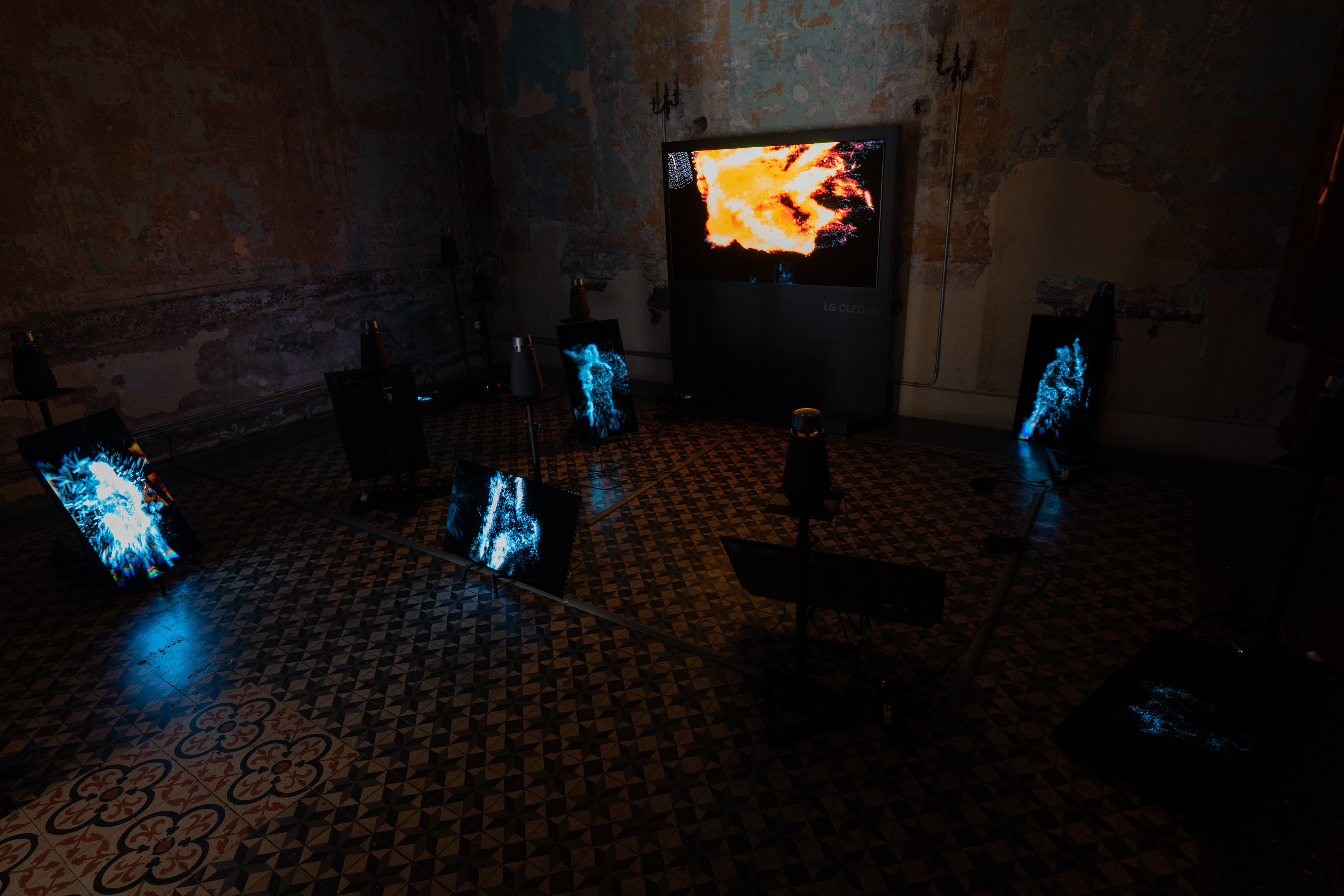 From installation from Benküre Planet with screens in Zülfaris building