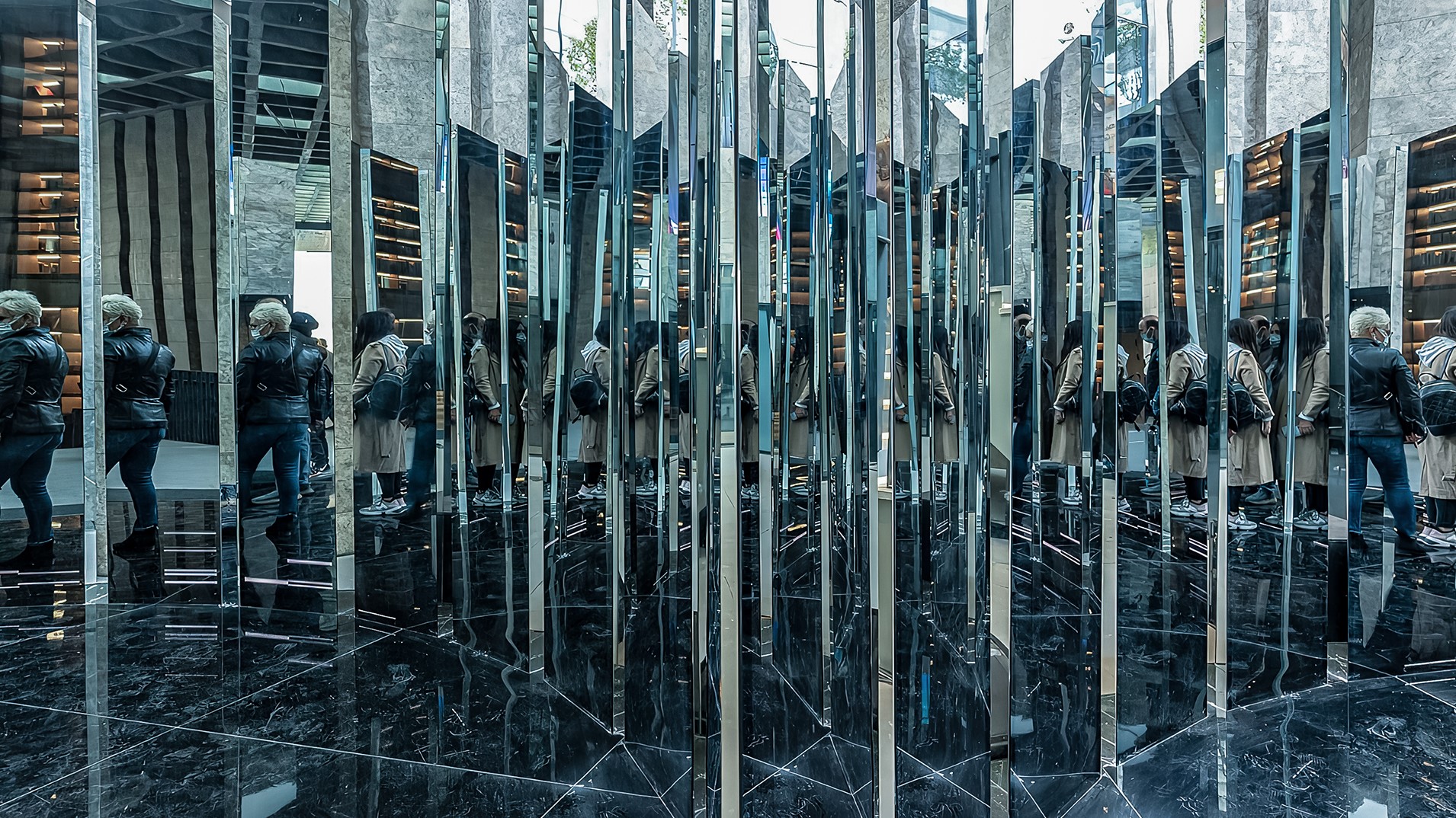 Photo of the installation named 'Trace' which made by NOHLAB in Atatürk Kültür Merkezi
